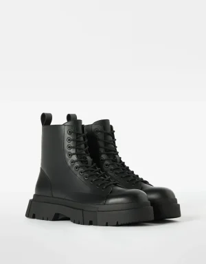 Botas acordonadas suela track hombre-BERSHKA Hot