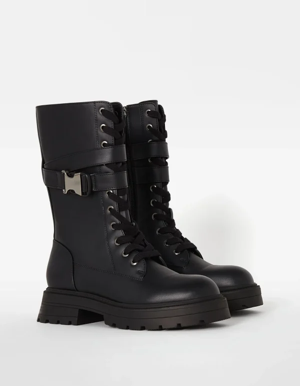 Botines planos acordonados de caña alta-BERSHKA Discount