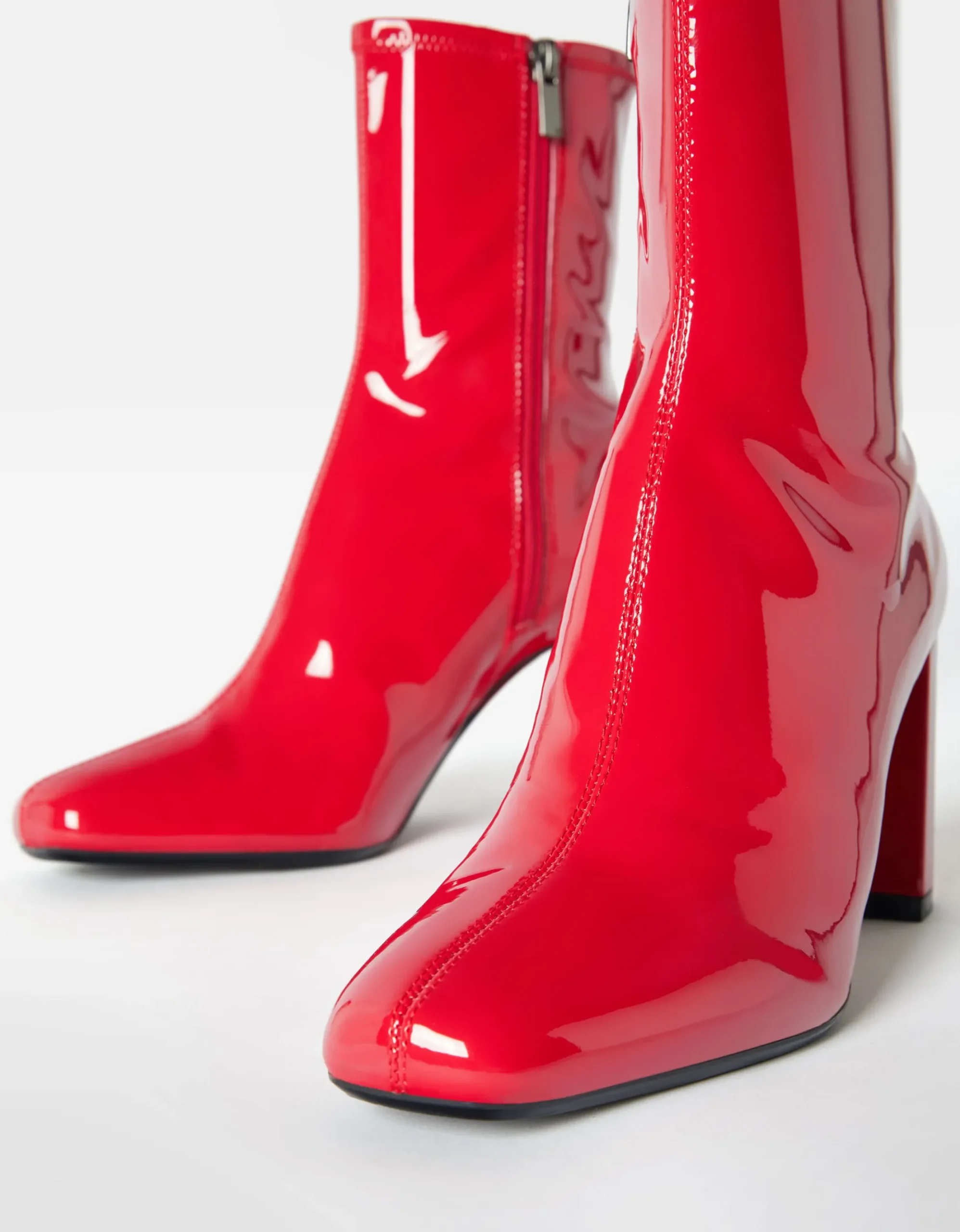 Botines tacón ajustados tipo charol-BERSHKA Online