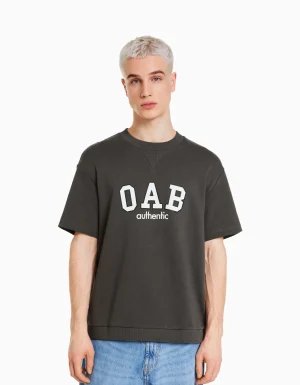 Camiseta felpa print varsity-BERSHKA Outlet