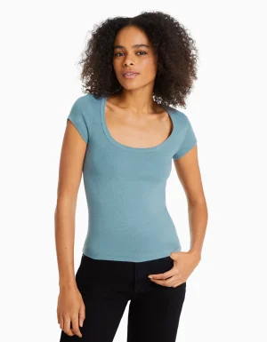 Camiseta manga corta cuello redondo-BERSHKA Fashion