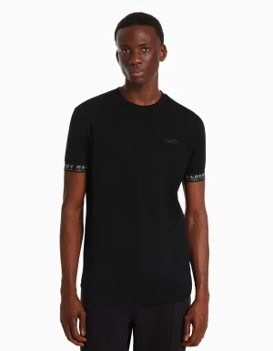 Camiseta manga corta muscle fit bandas-BERSHKA Hot