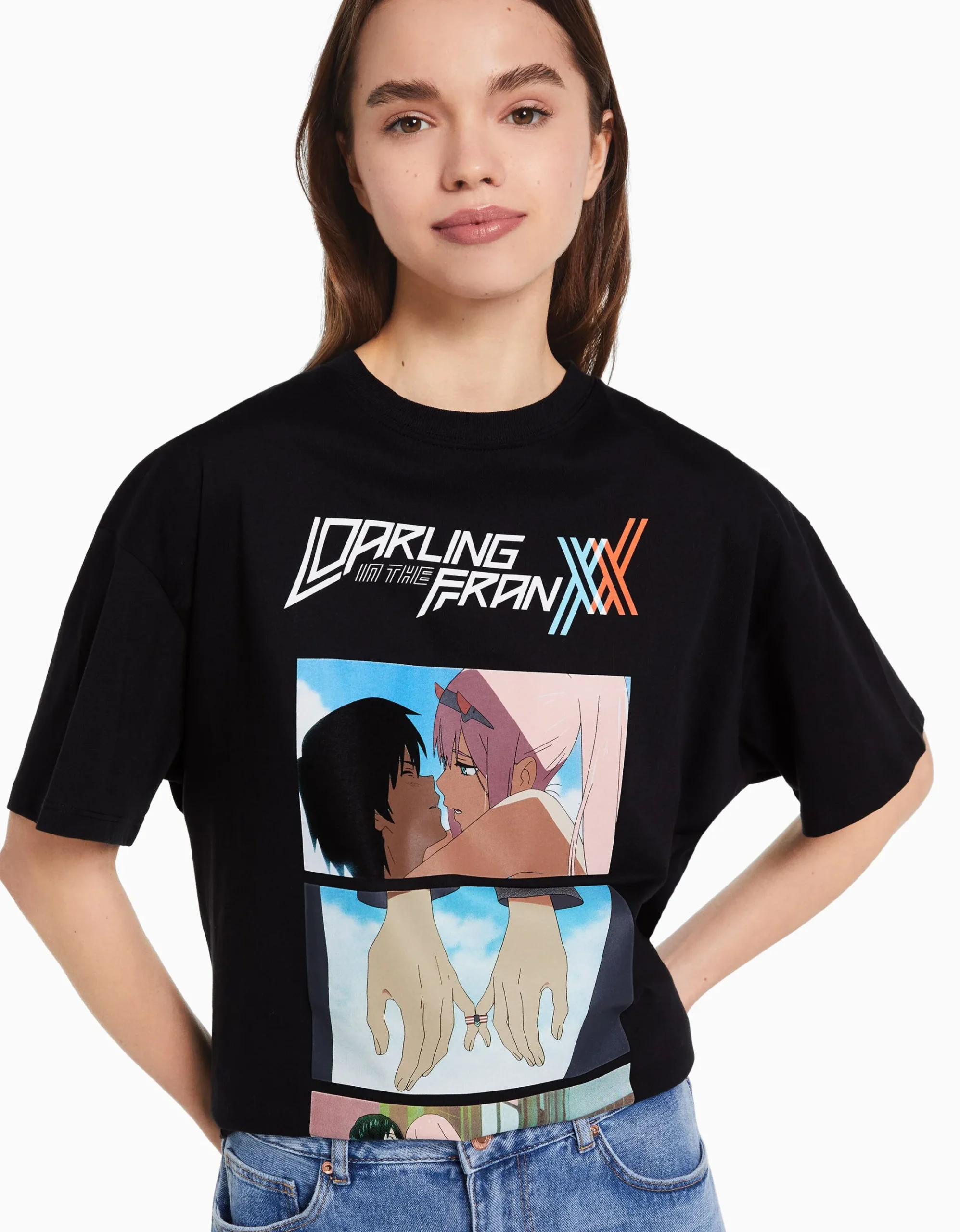 Camiseta manga corta print Darling in the Franxx-BERSHKA Outlet