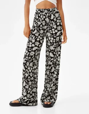 Pantalón wide leg bámbula print flores-BERSHKA Fashion